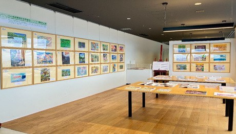 展示会の様子（絹谷幸二 天空美術館）