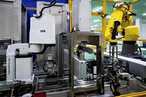 自社開発の自動組立機