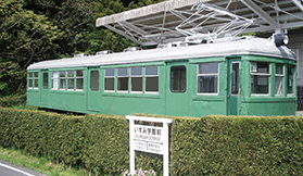 東急電鉄から寄贈された車両を学園入口に設置。いすみ学園のシンボル的存在。