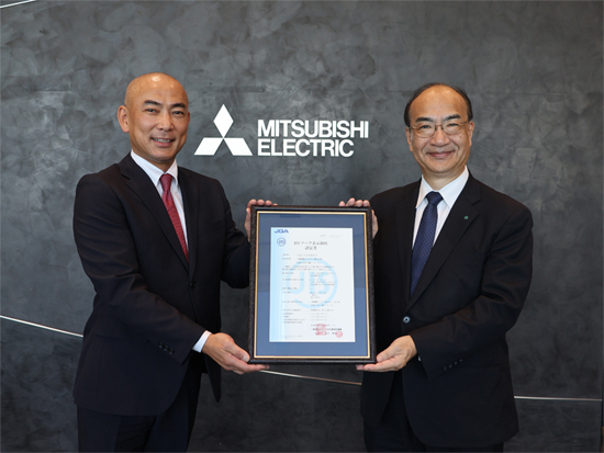 三菱電機モビリティ株式会社 代表取締役 取締役社長 田中 和徳 様（写真左）当機構 理事長 石井 裕晶