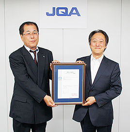 株式会社フジトランスライナー  山本邦夫代表取締役社長（左）と当機構理事  福井安広