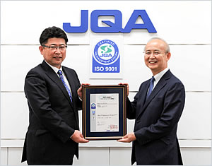 株式会社 シャトレーゼ齊藤 誠 代表取締役社長（左）と当機構理事長 小林 憲明