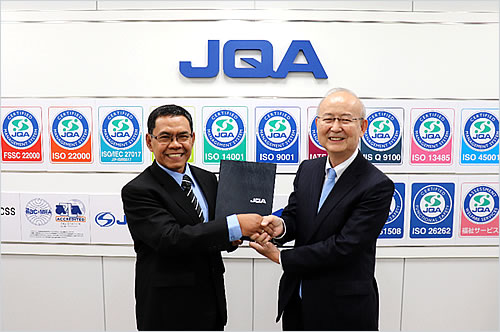 Herry Priyono, CEO of JQA SERTIFIKASI INDONESIA (left) and Noriaki Kobayashi, President & CEO of JQA