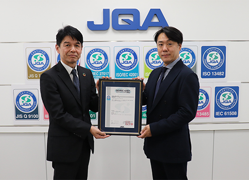 株式会社L is B代表取締役社長CEO 横井 太輔 様（写真右）と当機構マネジメントシステム部門 理事 深尾 卓