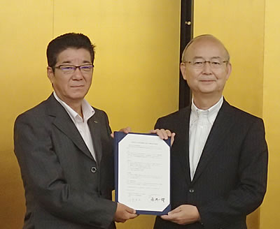 松井一郎大阪府知事（左）と当機構理事長小林憲明