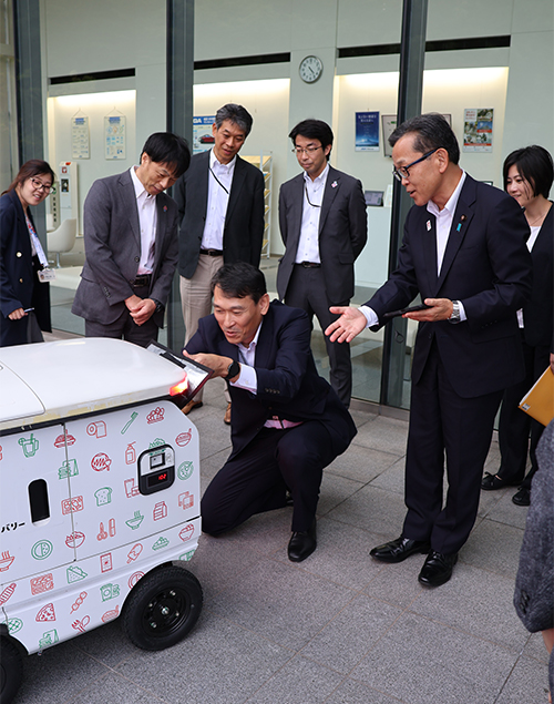 自動配送ロボットによるデリバリーご視察の様子